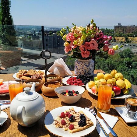 Apricot Hotel เยเรวาน ภายนอก รูปภาพ
