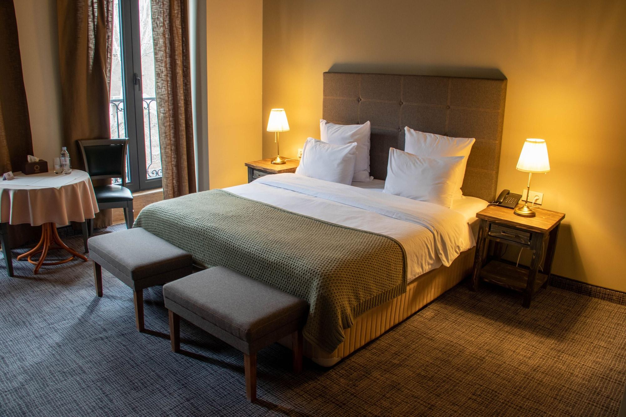 Apricot Hotel เยเรวาน ภายนอก รูปภาพ