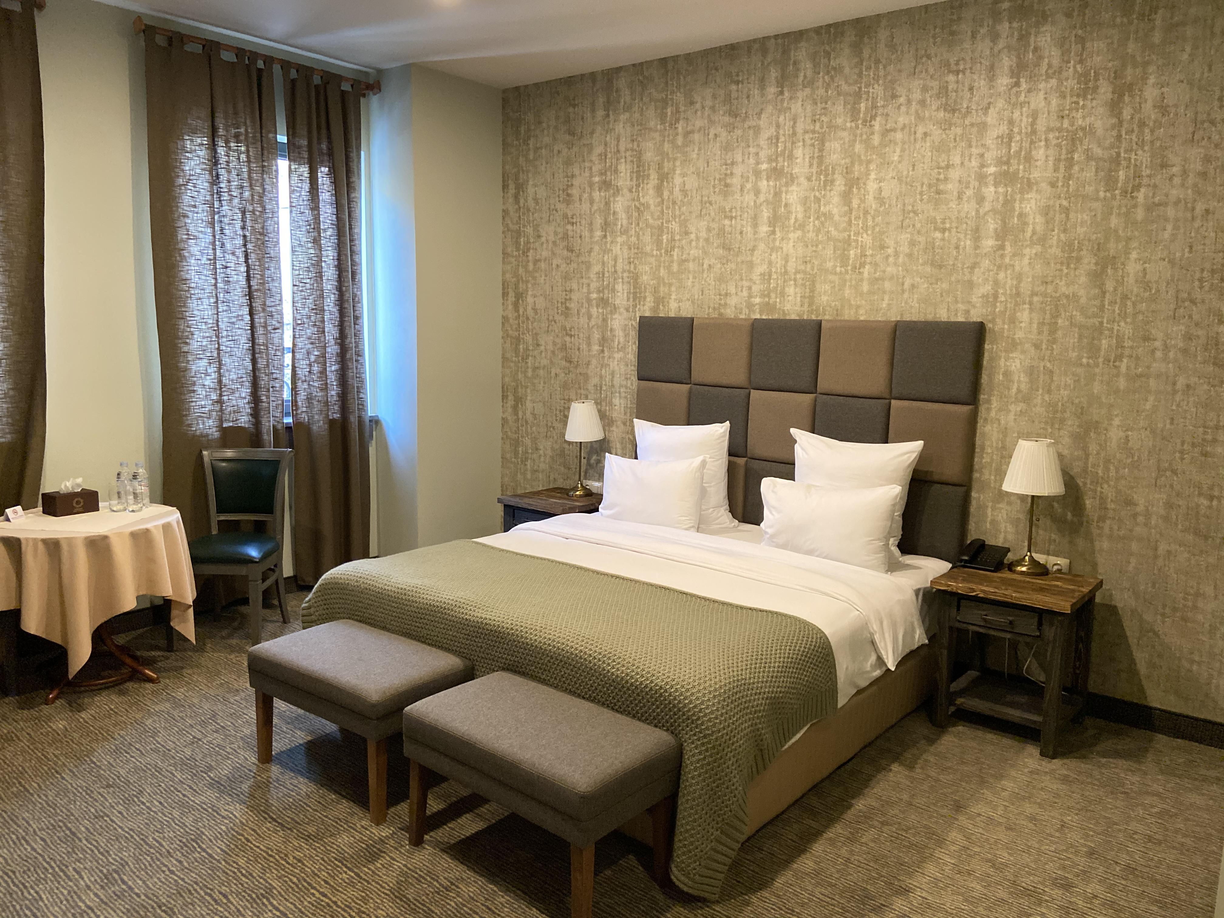 Apricot Hotel เยเรวาน ภายนอก รูปภาพ