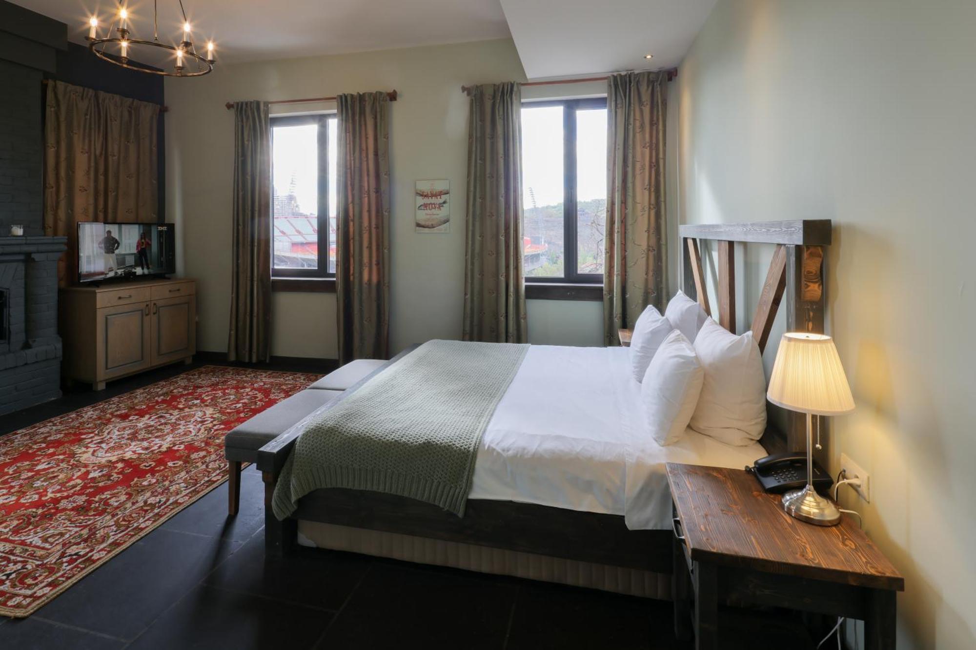 Apricot Hotel เยเรวาน ภายนอก รูปภาพ