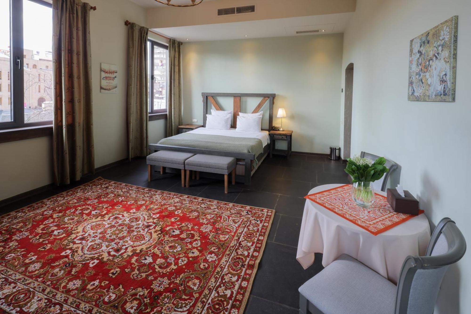 Apricot Hotel เยเรวาน ภายนอก รูปภาพ