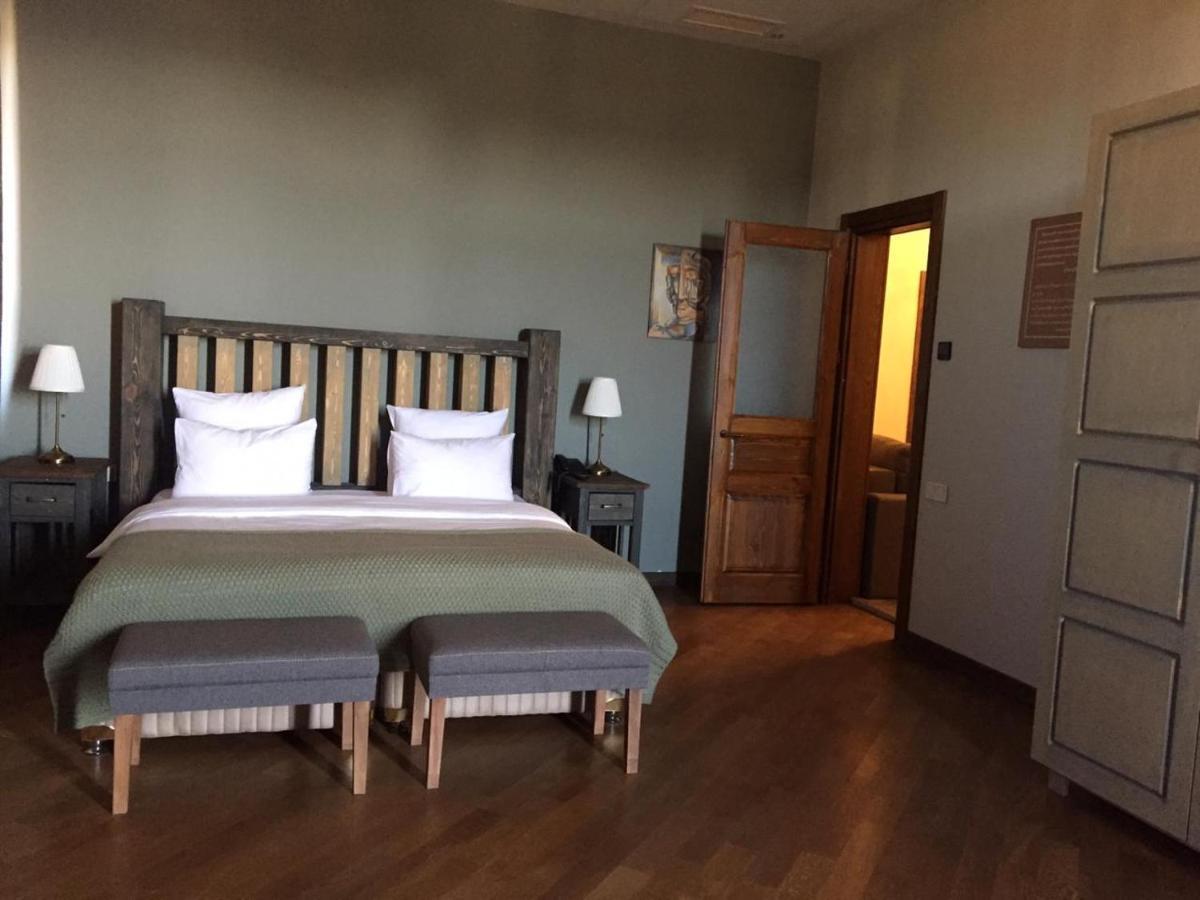Apricot Hotel เยเรวาน ภายนอก รูปภาพ